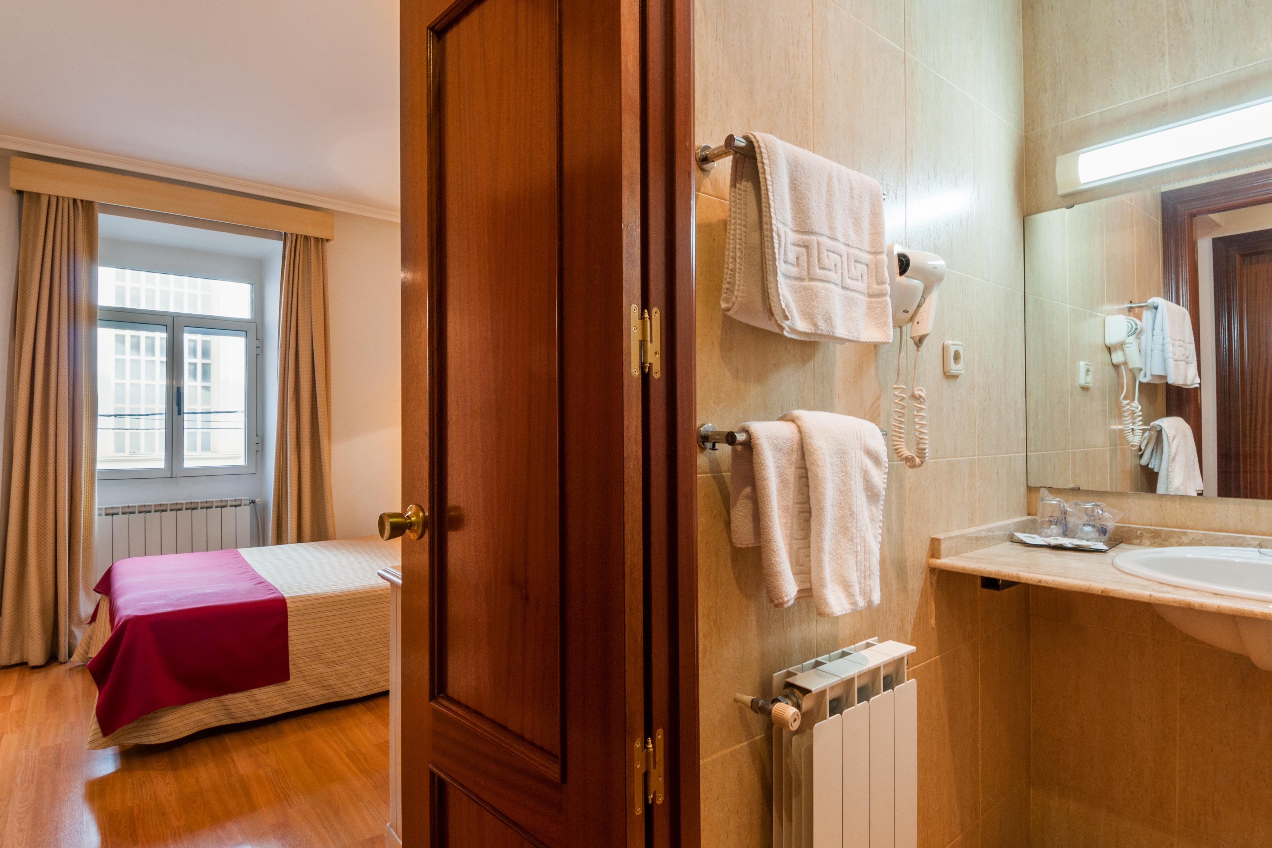 Hotel Victoria Linares  Exteriör bild