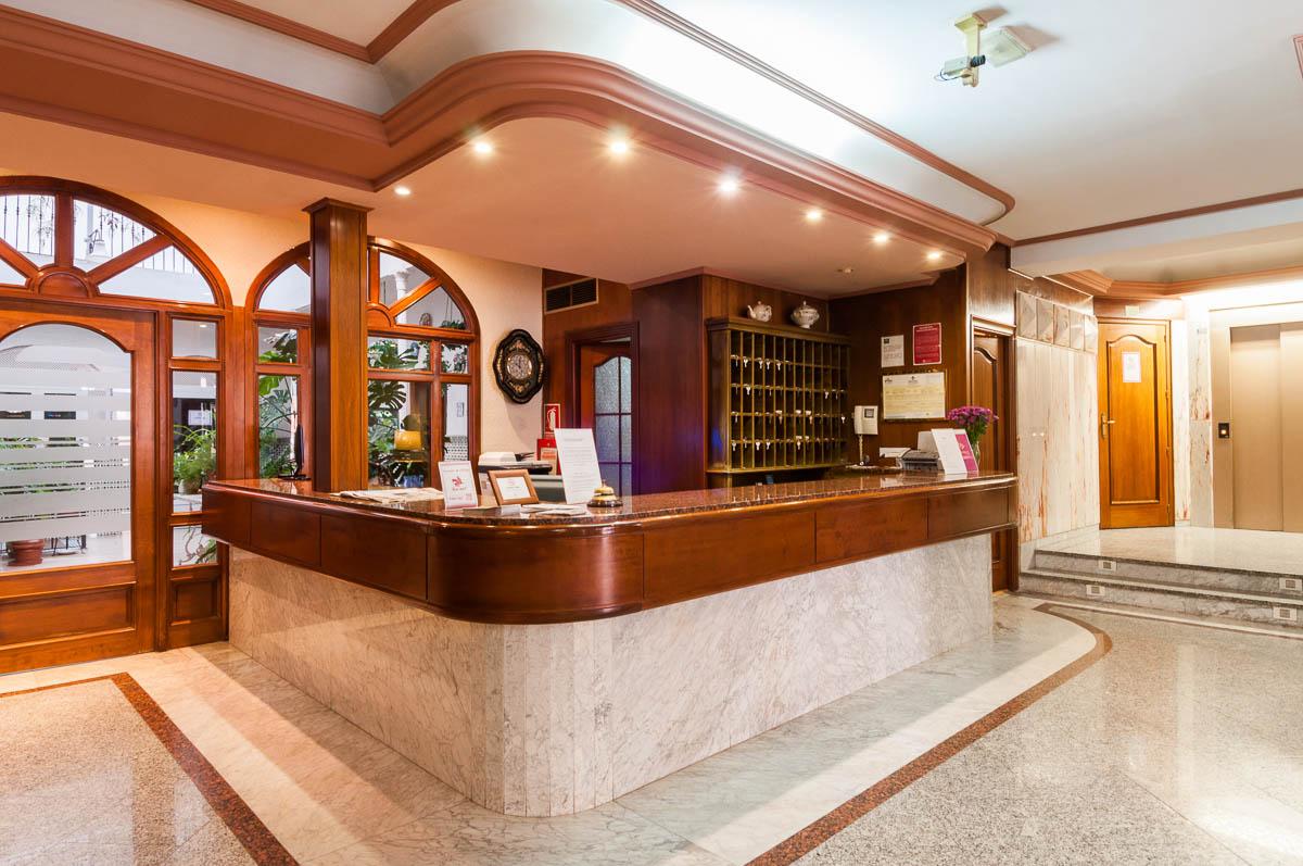 Hotel Victoria Linares  Exteriör bild