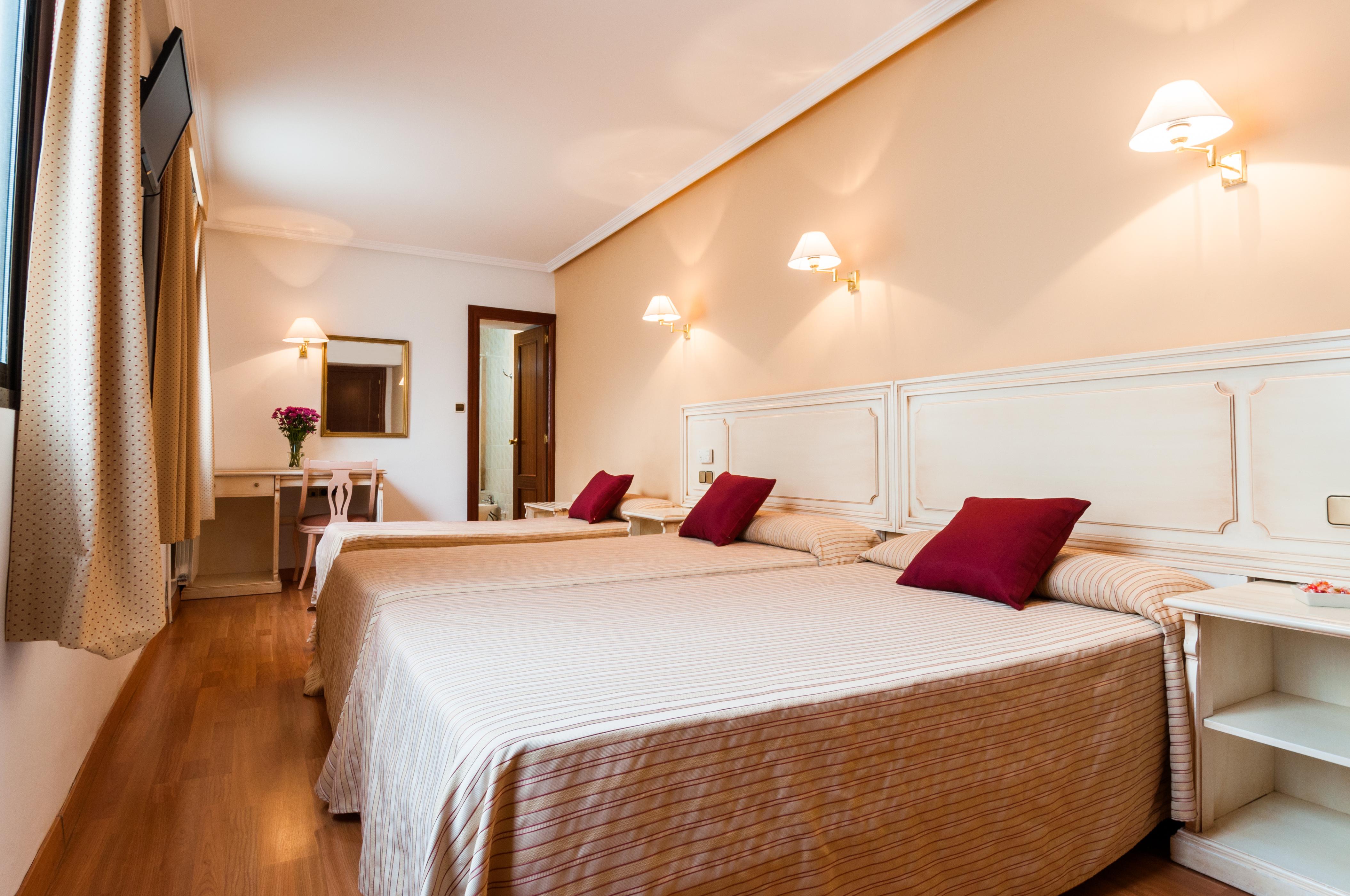 Hotel Victoria Linares  Exteriör bild