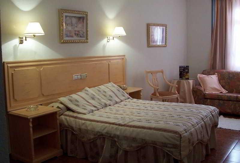 Hotel Victoria Linares  Exteriör bild
